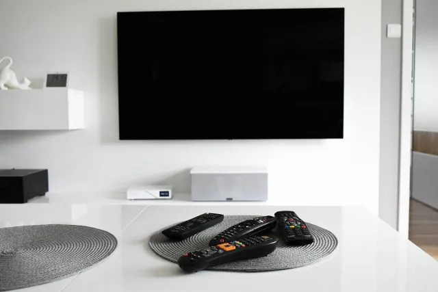Podłączenie kina domowego do telewizora – jaki kabel jest najlepszy?