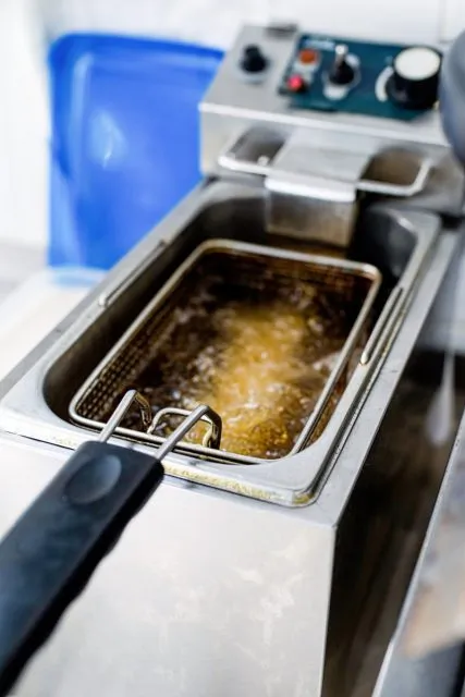 Smażenie i pieczenie z przyjemnością - odkryj moc frytownicy indukcyjnej i piecyka do pizzy